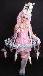 ALICE IN WONDERLAND SURREAL CANDY GIRL CAKE TADAH!