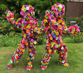GREAT BRITISH SEASIDE  THEMED ENTERTAINMENT - FUN INTERACTIVE FLOWER MEN - BLOSSOM IN HUGS - FLOWER PEOPLE TO HIRE UK
