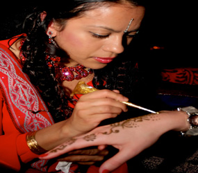BOLLYWOOD & INDIAN THEMED ENTERTAINMENT - HENNA ARTISTS - INDIAN WEDDING ENTERTAINMENT