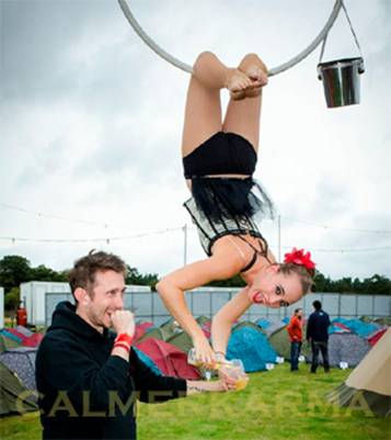 SUMMER PARTY ENTERTAINMENT - AERIAL DRINKS SERVERS