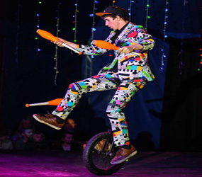 circus staged acts - hire UNICYCLIST & JUGGLER SLICK CIRCUS ACT HIRE