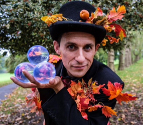 AUTUMN LEAVES THEMED JUGGLER - GLIDING ACT
