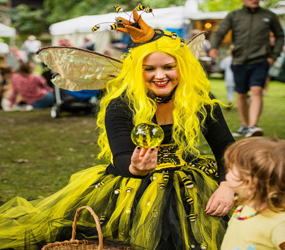 BEE THEMED JUGGLER HIRE