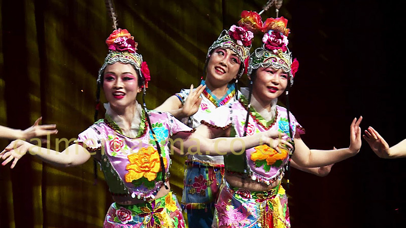 CHINESE DANCERS TO HIRE -FAN AND FEATHER DANCERS CHINESE NEW YEAR AND MID AUTUMN EVENTS AND FESTIVALS 