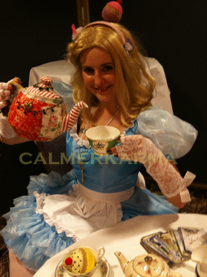 ALICE IN WONDERLAND THEMED TEA LEAF READER