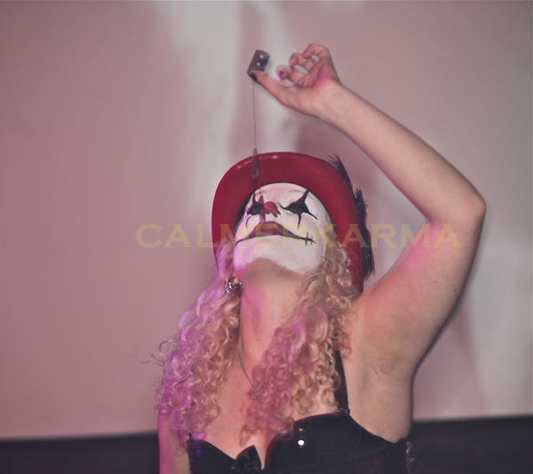HALLOWEEN THEMED ENTERTAINMENT - RAZOR SWALLOWING