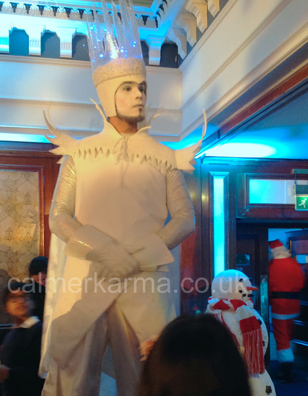 ICE-KING-STILT-WALKER-WINTER-WONDERLAND-EVENT-HIRE