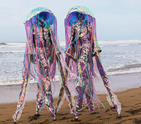 OCEAN THEMED ROAMING ENTERTAINMENT - LED JELLYFISH STILTS HIRE 