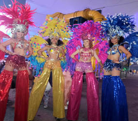 RIO CARNIVAL SHOWGIRLS STILTS HIRE 