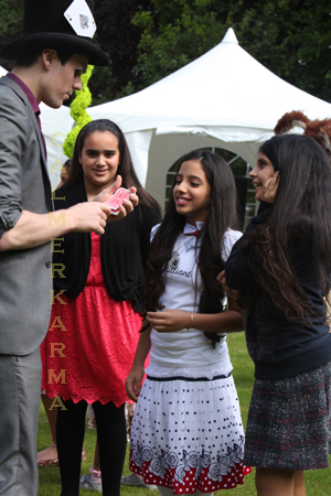 ALICE IN WONDERLAND THEMED ENTERTAINMENT - THEMED MAGICIAN