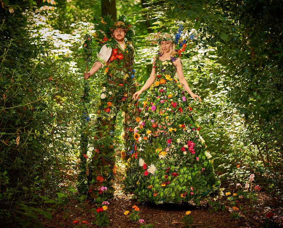 FLOWER STILTS - LORD AND LADY BLOSSOM STILT WALKERS HIRE