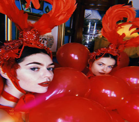 MOULIN ROUGE THEMED ENTERTAINMENT - BURLESQUE BALLOON POPPING ACT HIRE UK