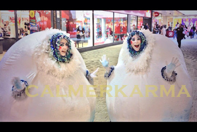 XMAS-ENTERTAINMENT-WALKABOUT-SNOWBALLS-PERFECT FOR SHOPPING CENTRES 